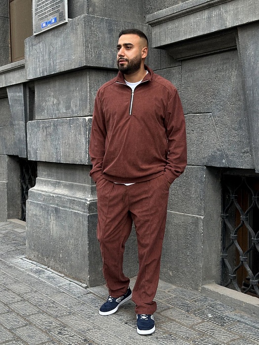 Костюм с брюками