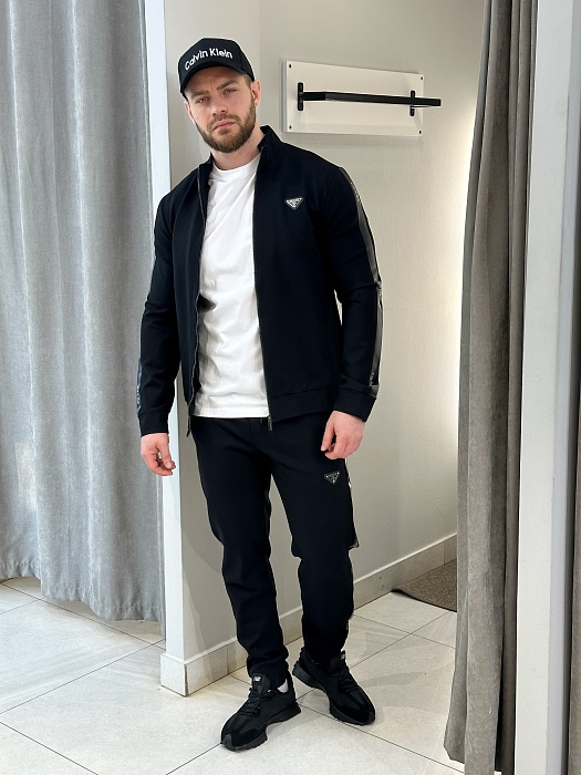 Костюм с джоггерами